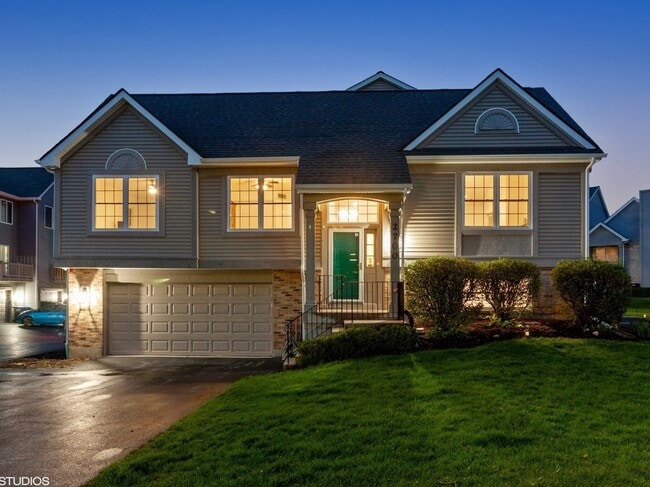 Building Photo - 2700 Woodmere Dr