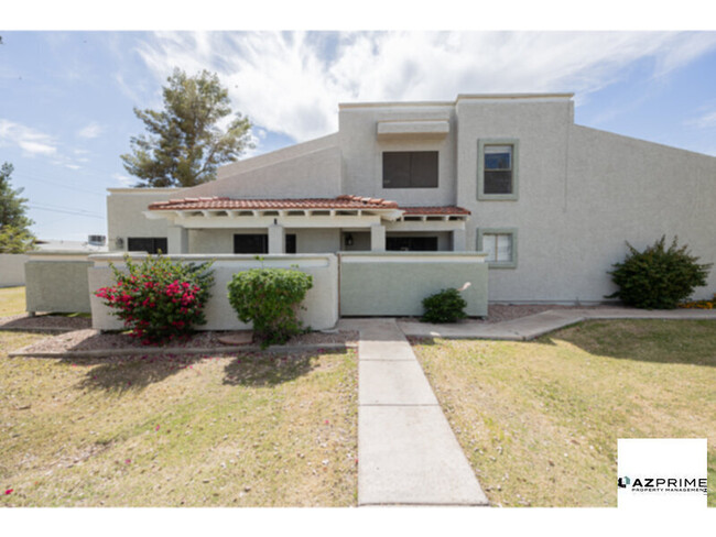 Building Photo - Stylish 3/3 Townhouse Near ASU - Gated Com...
