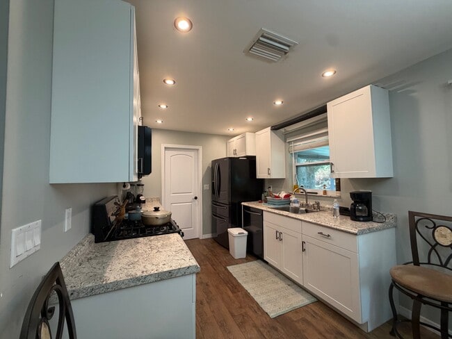 Foto del edificio - 4868 NW 27th St