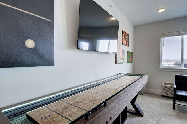 Foto del edificio - 5242 Fallon St