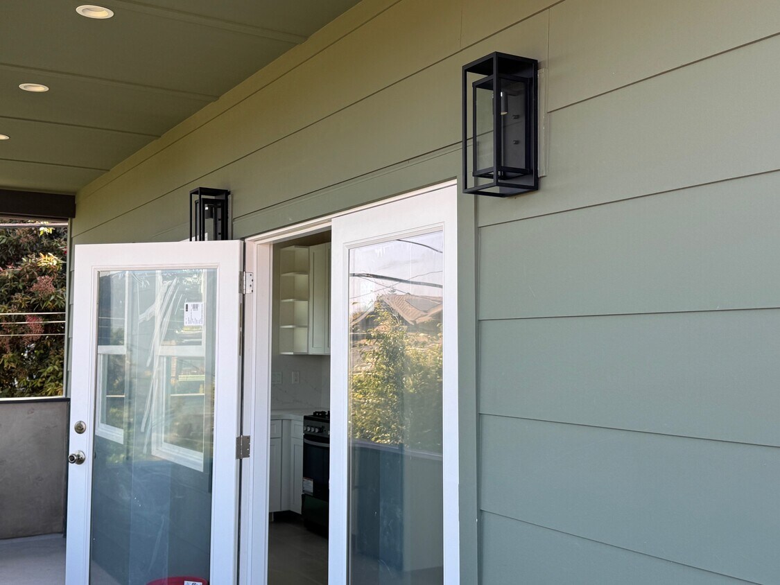 front door (welcome home :)) - 4414 Bermuda Ave