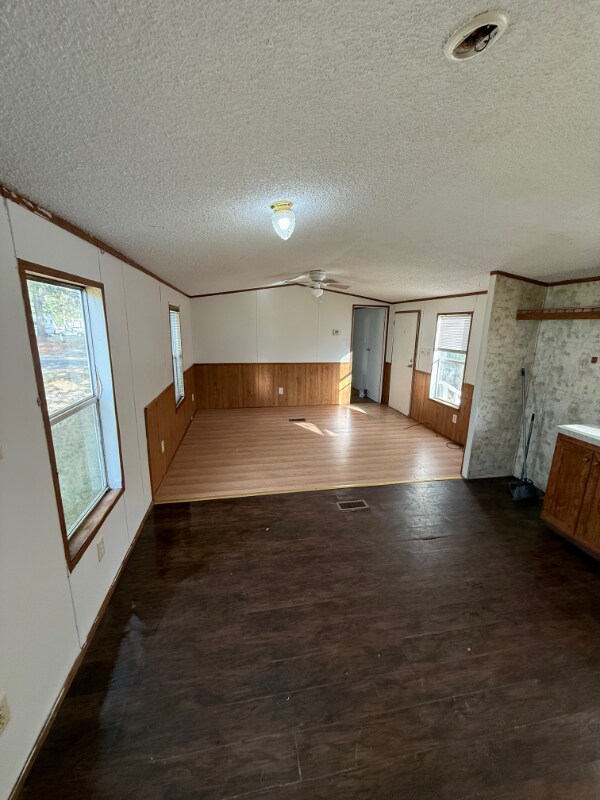 Primary Photo - 408 Mooney St