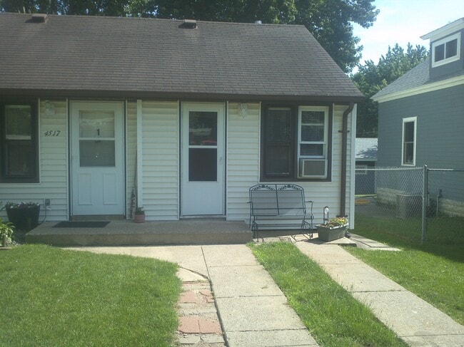 Building Photo - 4517 Pleasant St SE