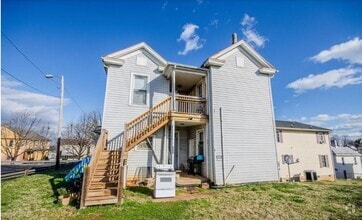 Building Photo - 809 Wise St