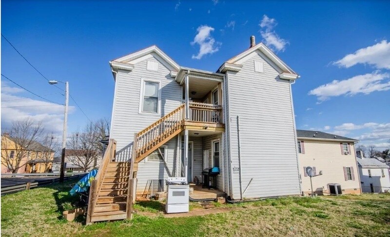 Primary Photo - 809 Wise St