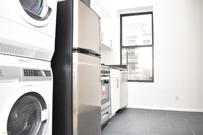 Building Photo - 515 W 143rd St