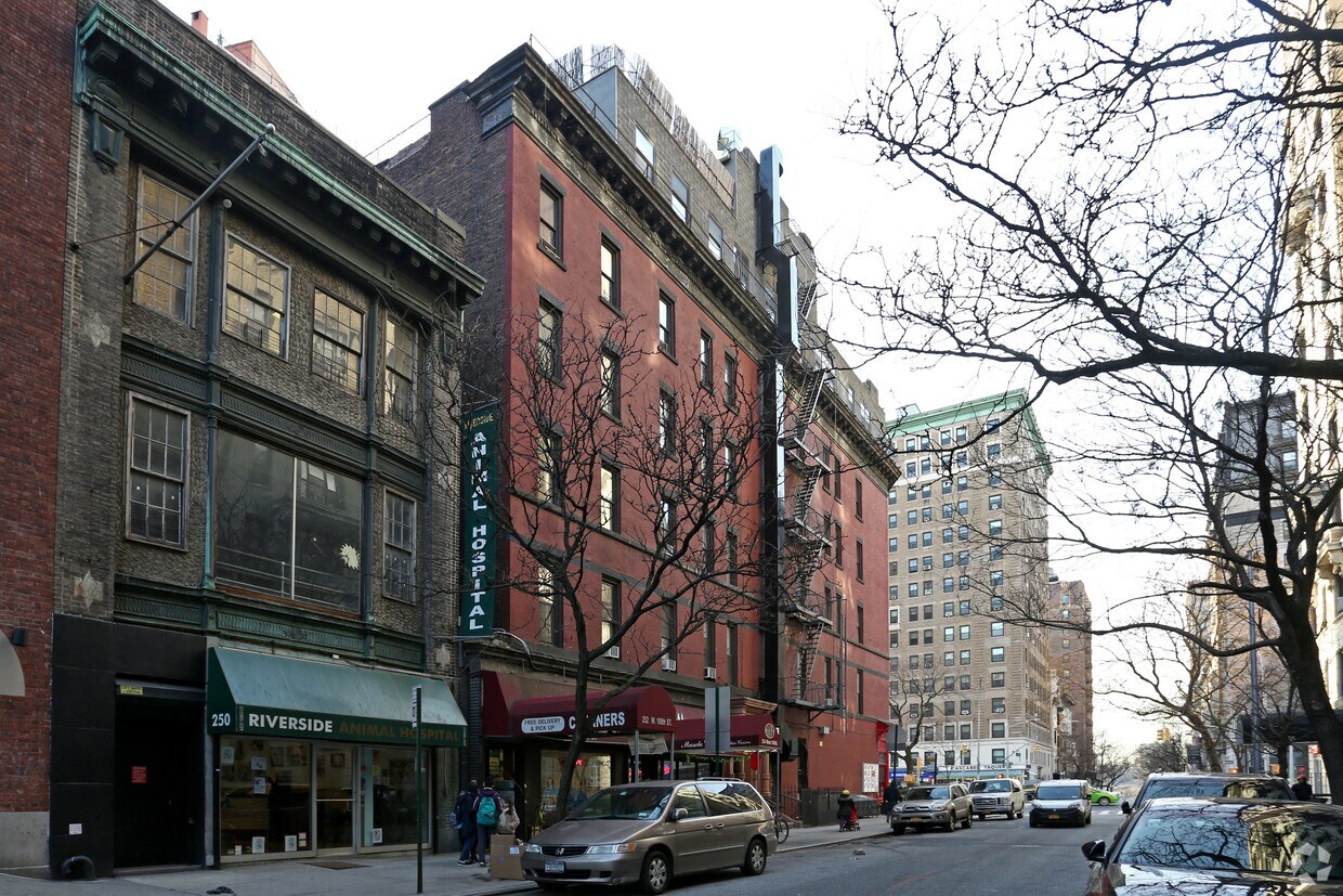 Building Photo - 2794 Broadway