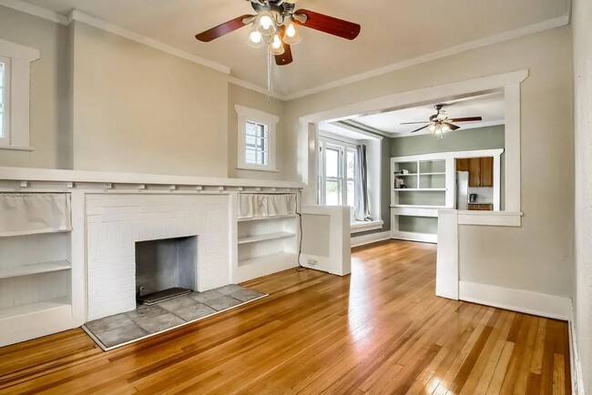 Building Photo - Charming 3-Bedroom Bungalow with Oversized...