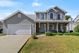 Building Photo - 819 Bluegrass Ln