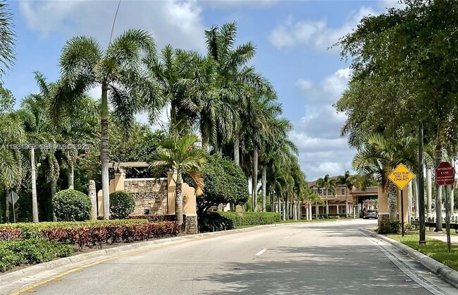 Foto del edificio - 14615 SW 14th St