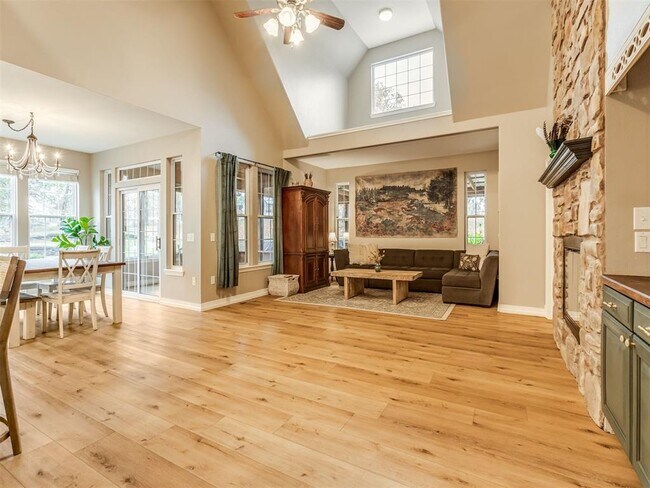 Building Photo - 2485 Avalon Dr