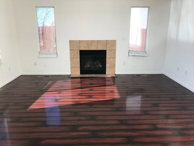 Foto del edificio - Spacious Home with Convenient Location