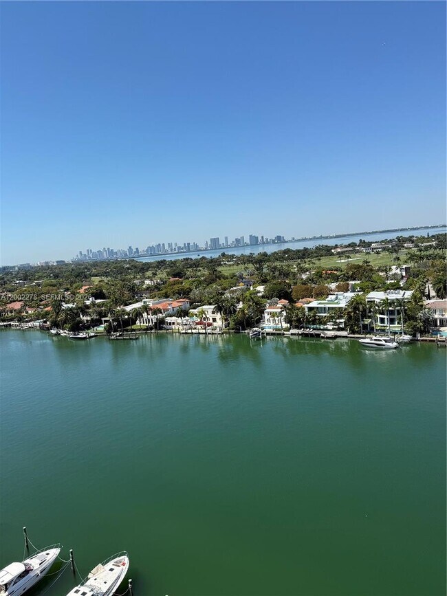 Foto del edificio - 5700 Collins Ave