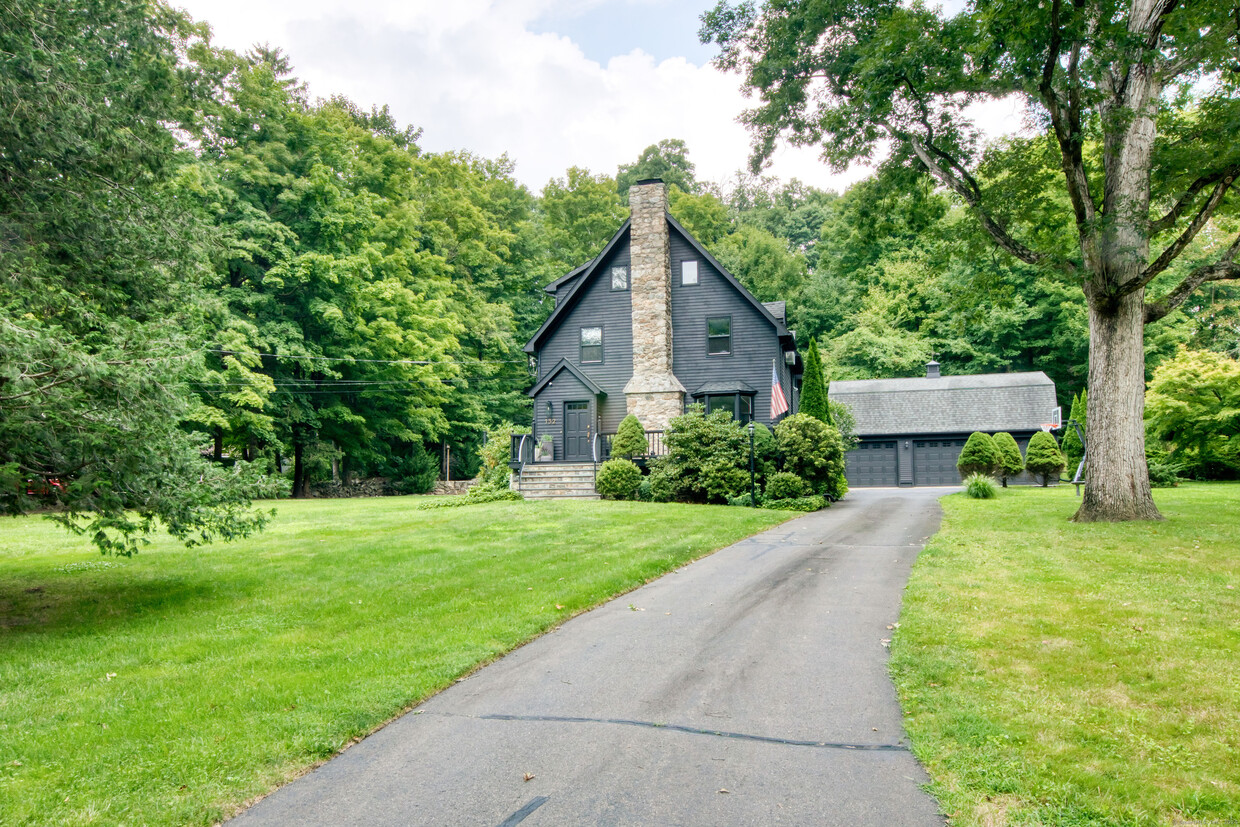 Primary Photo - 132 Perry Ave