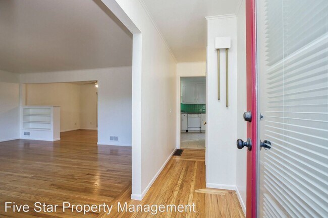 Foto del edificio - 3 br, 2 bath House - 201 Manor Dr