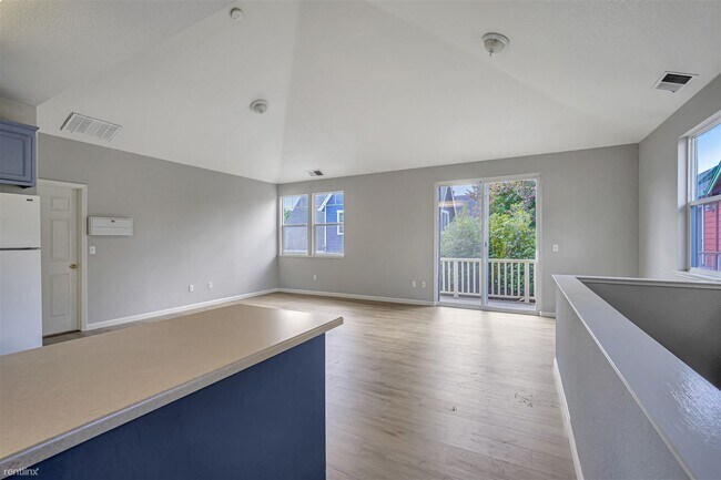 Building Photo - 1 br, 1 bath Duplex - 1467 Maple Avenue 1467