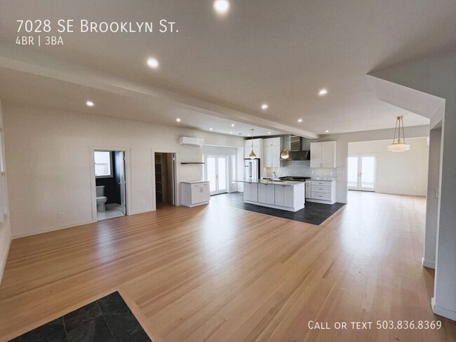 Building Photo - Stunning Newly Renovated 4-Bedroom Home fo...