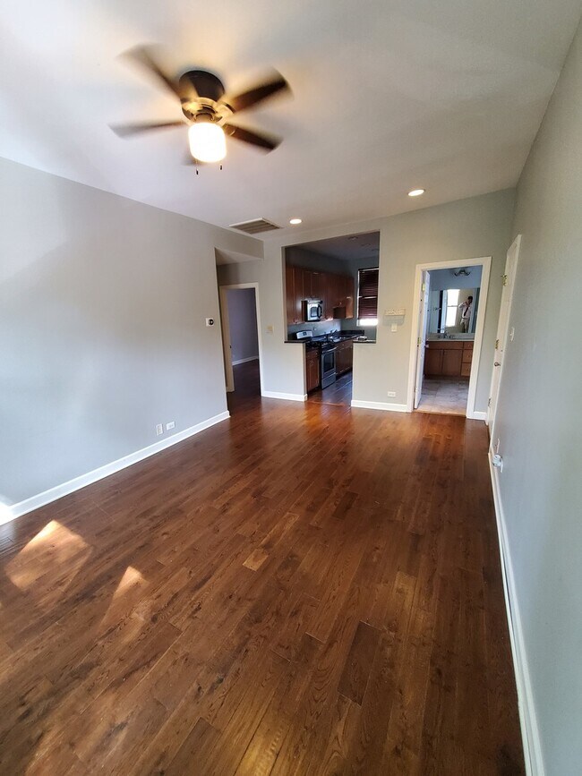 Foto del edificio - 6219 N Greenview Ave