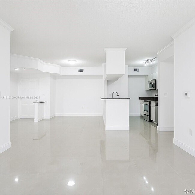 Foto del edificio - 17125 N Bay Rd