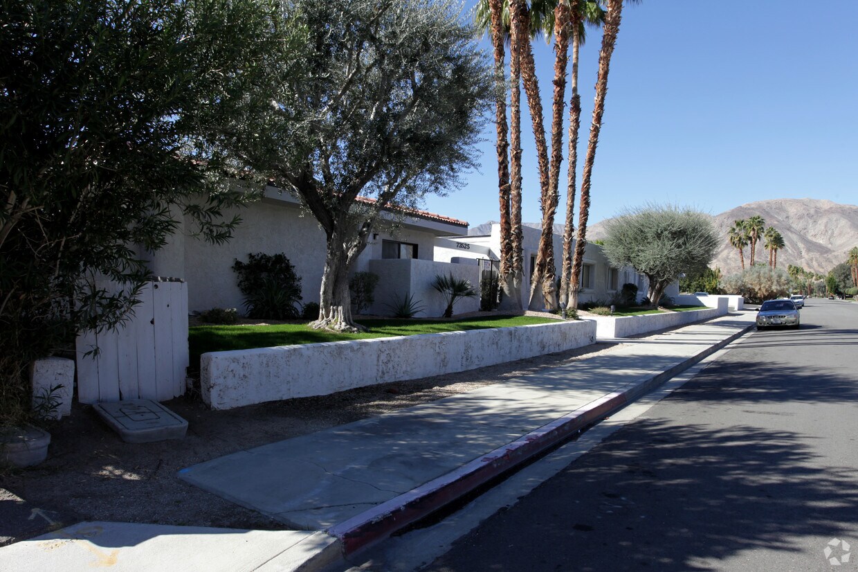 Building Photo - Shadow Mountain Apartments