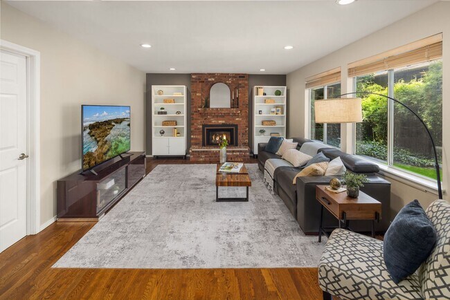 Foto del edificio - Beautiful home with 5 beds, 3.5 baths for ...