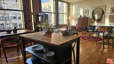 Building Photo - 460 S Spring St