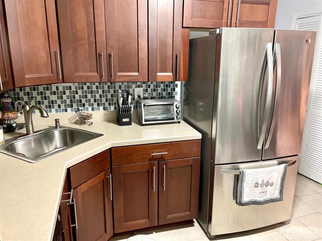 Foto del edificio - 165 Essex Ave