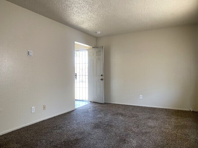 Building Photo - 945W22