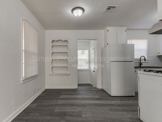 Building Photo - 405 E Northrup Dr