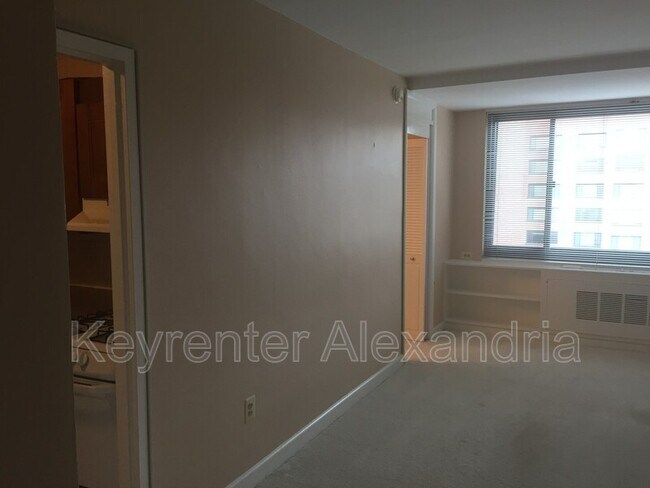 Foto del edificio - 1011-1121 Arlington Blvd