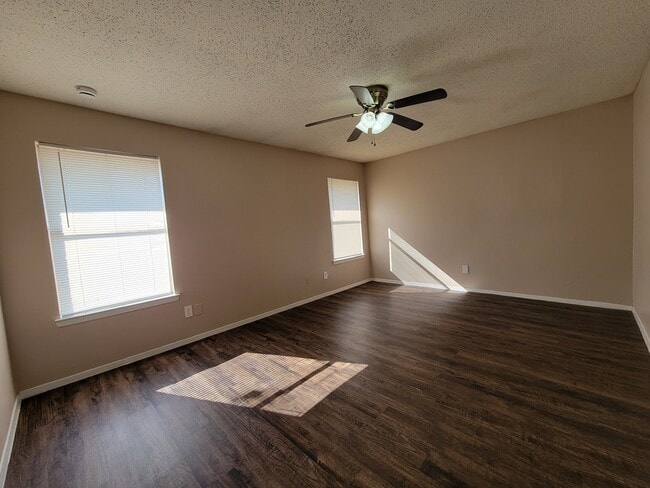 Building Photo - 520 Signal Hill Ct S