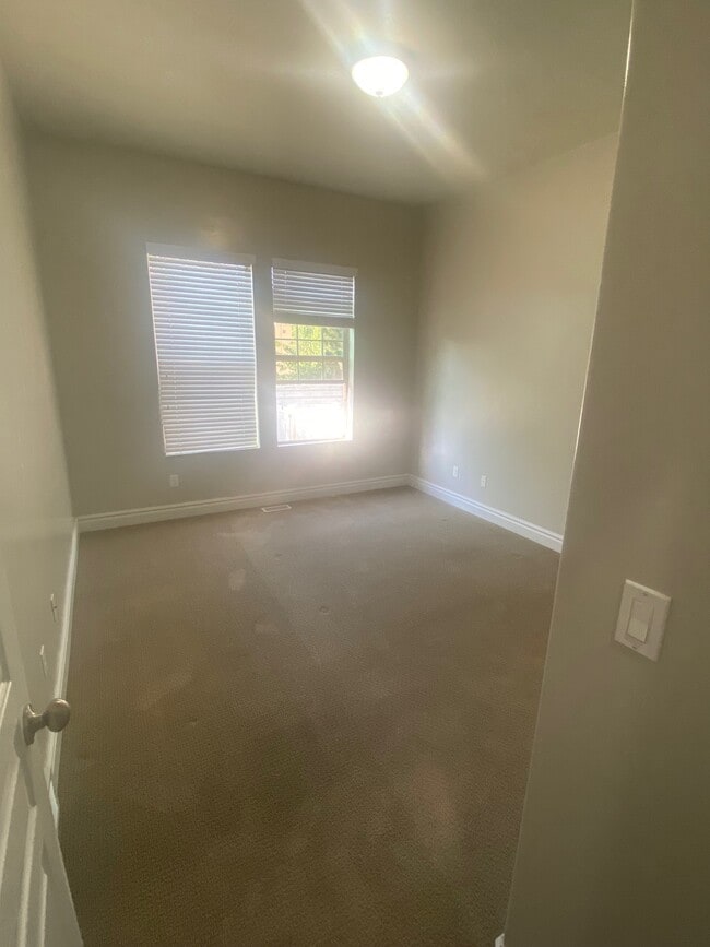 Building Photo - 224 W Bellano Way