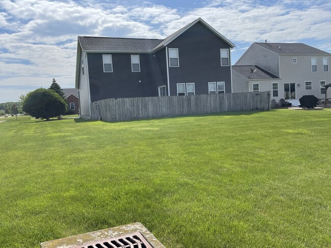 Building Photo - 5402 Fountain Cir