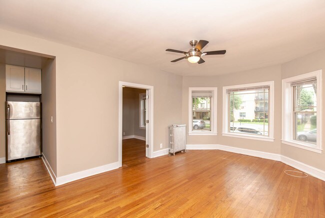 Building Photo - 1337 W Touhy Ave