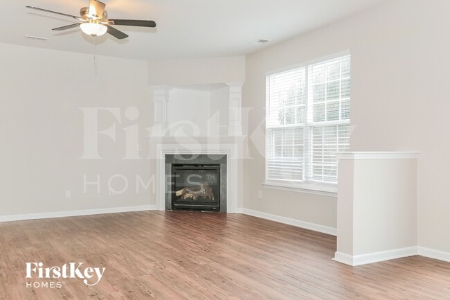 Foto del edificio - 3969 Creekmoore Dr