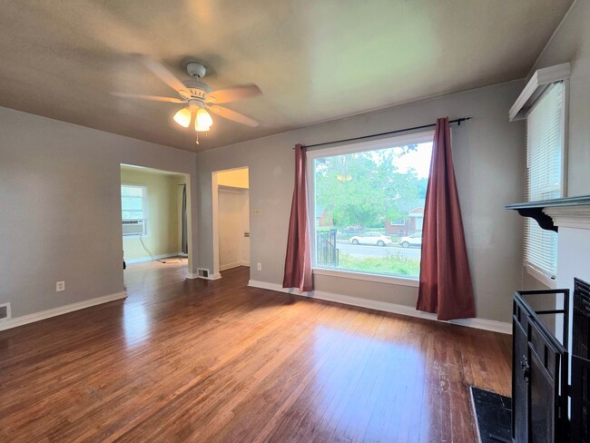 Building Photo - 825-827 E 620 N