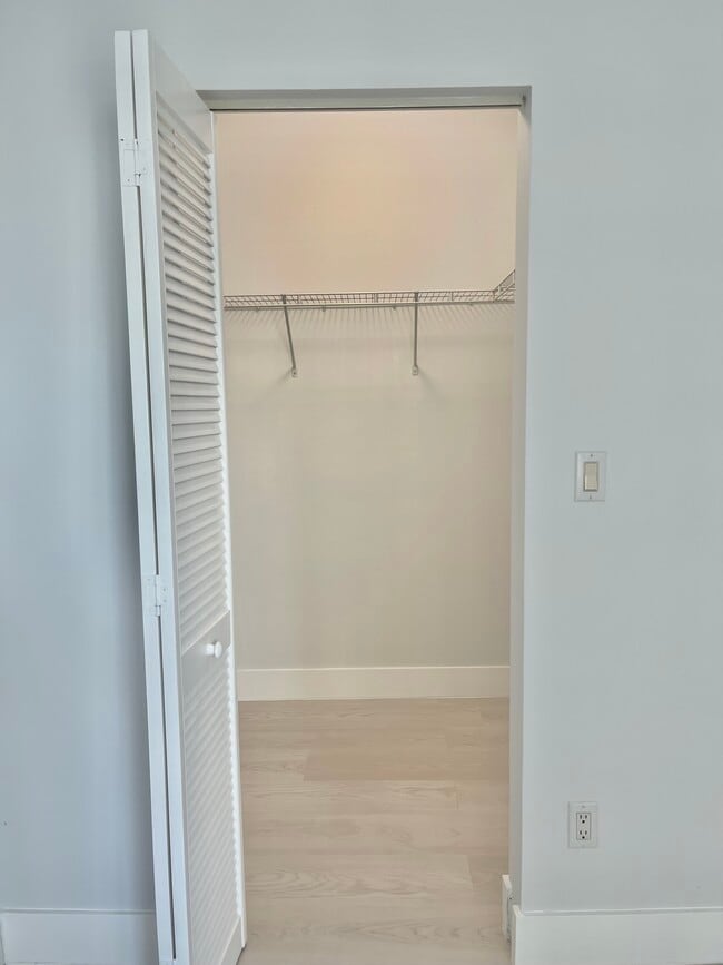 Foto del edificio - 335 S Biscayne Blvd