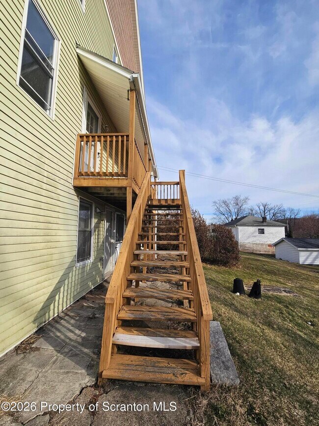 Building Photo - 1044 John Ave