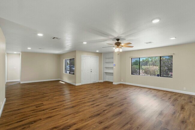 Building Photo - 30830 Triple Crown Rd