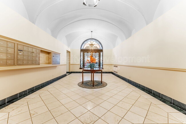 Building Photo - 1765 E 55th St