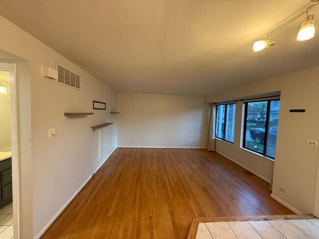 Building Photo - 1410 Whispering Springs Cir
