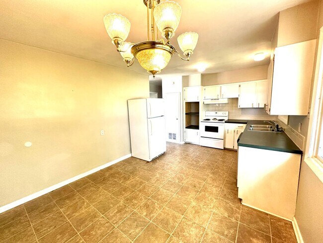 Foto del edificio - GREAT LOCATION!  3 BEDROOM 1 BATH IN S JOP...