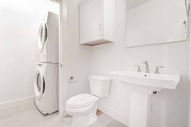 Foto del edificio - Beautiful townhome off of I St!