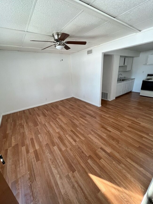 Foto del edificio - 2402 E 6th St