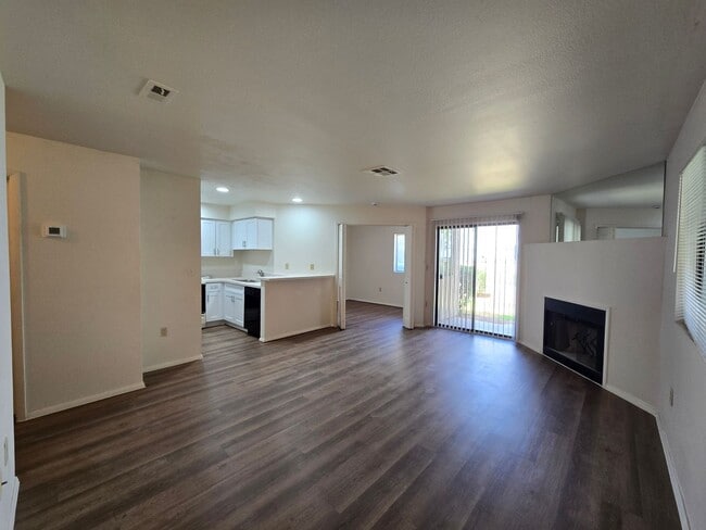 Building Photo - 2180 Pinetop Ln