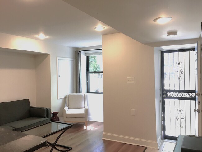 Entry / Living Room - 1721 Euclid St NW