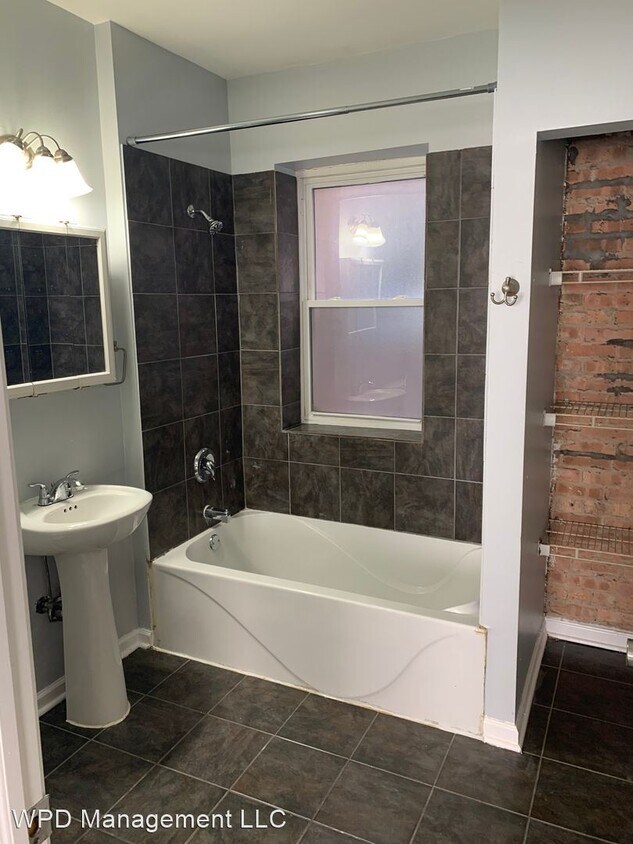 7748 S Essex Ave, Chicago, IL 60649 Room for Rent in Chicago, IL