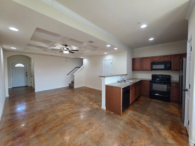 Building Photo - Town home for rent