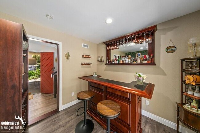 Building Photo - Stylish 3Bdm 2Ba Home in Mission Valley wi...