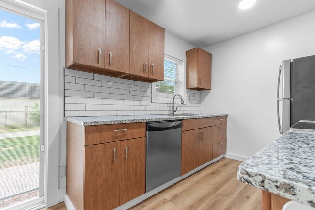 Foto del edificio - Welcome to this charming home located in t...
